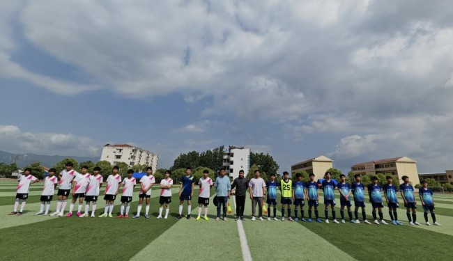 С���(zh��n)���ČWУ���нM��Ů���С�WŮ������ꠏ�ِ�^(q��)����