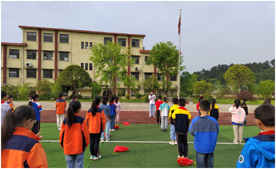 �����(zh��n)��һС�W(xu��)�_(k��i)չ��5.25�����������»��(d��ng)