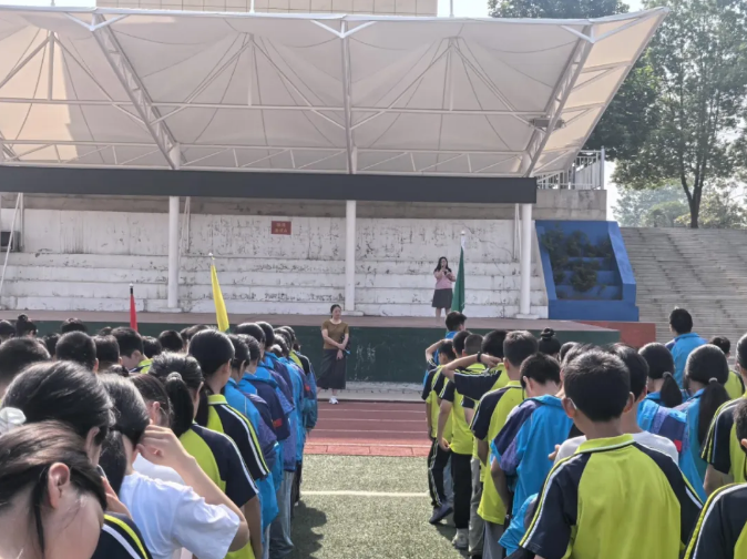 ����(zh��n)���ČW(xu��)У�_չ����ˮ���}�������(d��ng)