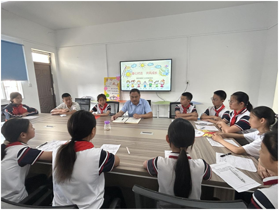 �ƿh�(zh��n)�ڶ�С�W(xu��)�e�kУ�@С������Մ��(hu��)