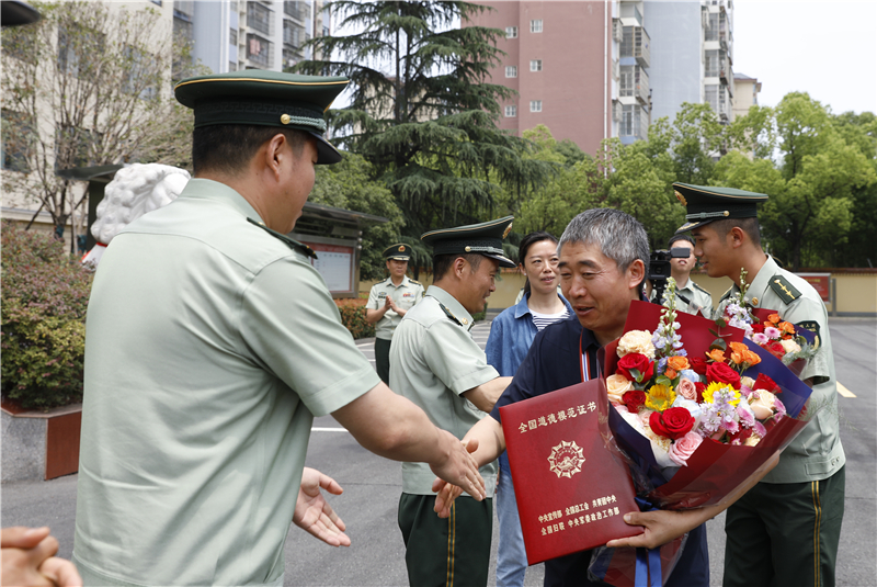 �v��һ�S�T�S�� �������m(x��)��ɽ�� ����׷��ȫ��Ҋ�x�����ģ�����侯��������S��֧�?w��i)?zh��n)ʿ������