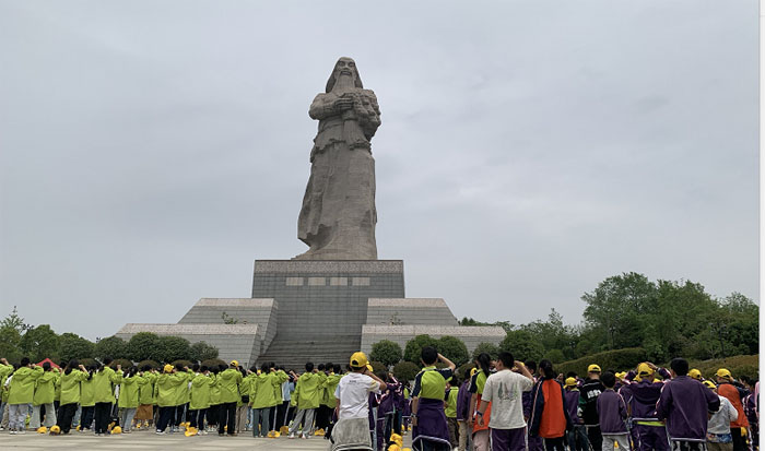 ��ɽ�(zh��n)��һС�W(xu��)��ͻ���n��߅��  �������ʽ�Ļ��w�(y��n)