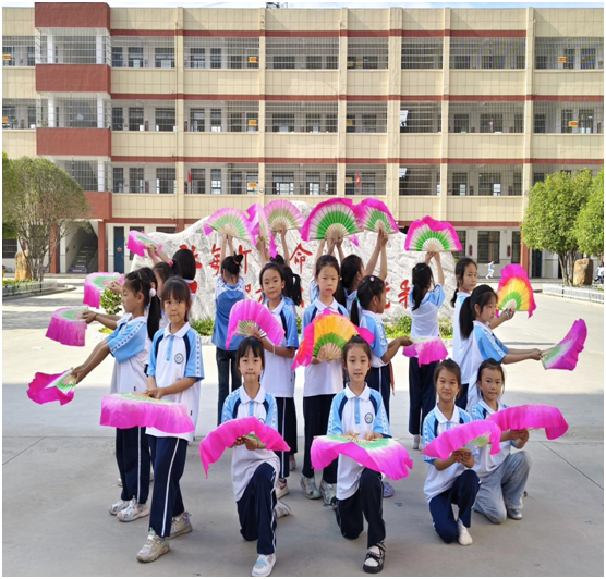 ��ɽ���W(xu��)У�M(j��n)�д����W(xu��)����F(tu��n)����