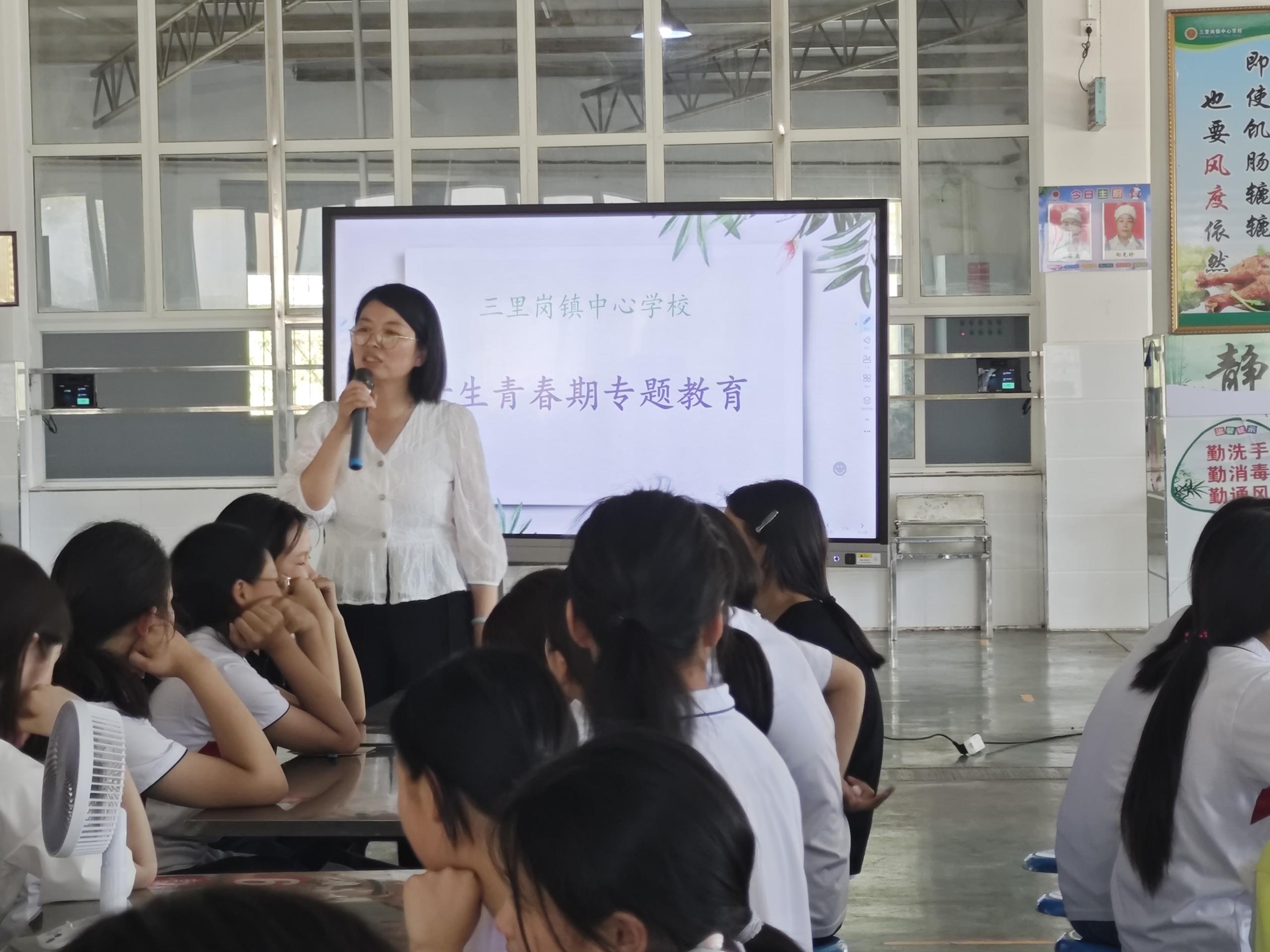 ����(zh��n)���ČWУ�_չŮ���ഺ�ڌ��}�������