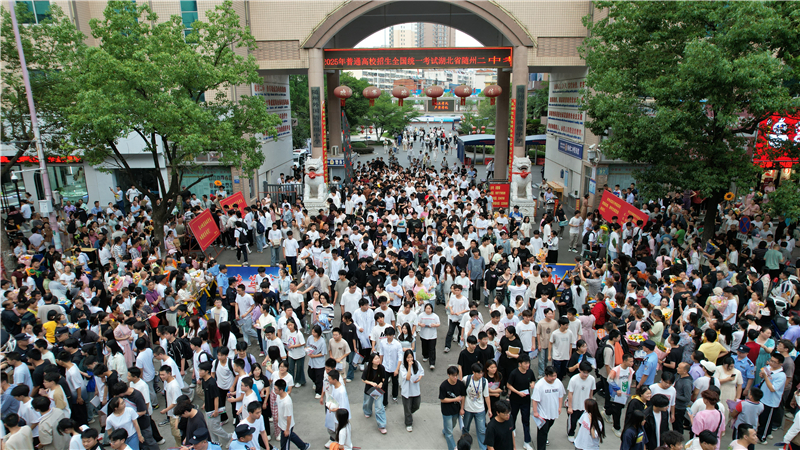 �S��2025��߿��A�M��Ļ