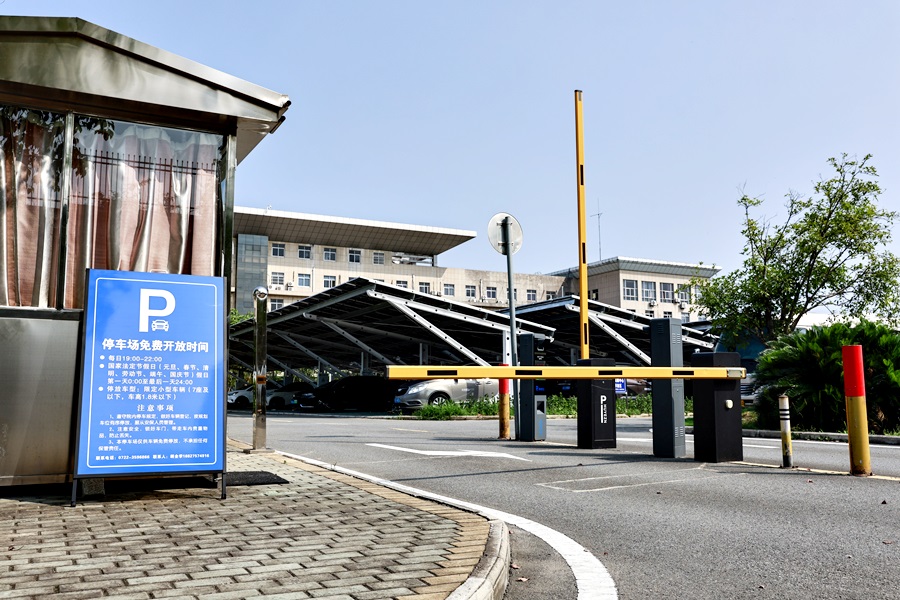 ��ҹ�ΰ��ƺ��ṩ����  ��һ���ɰ����������I(y��)��λͣ܇��(ch��ng)���g���M(f��i)��(du��)���_(k��i)��