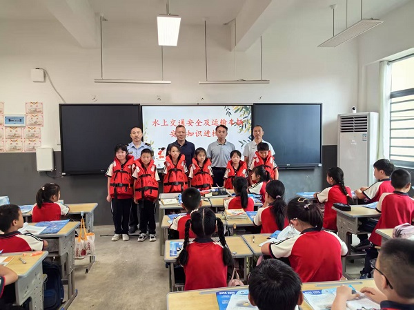 ��ȫ֪�R(sh��)����(r��n)ͯ��������ˮ�ϰ�ȫ����(xi��n)���S���н�ͨ�����l(f��)չ�����_(k��i)չˮ·��ͨ��ȫ֪�R(sh��)�M(j��n)У�@���(d��ng)