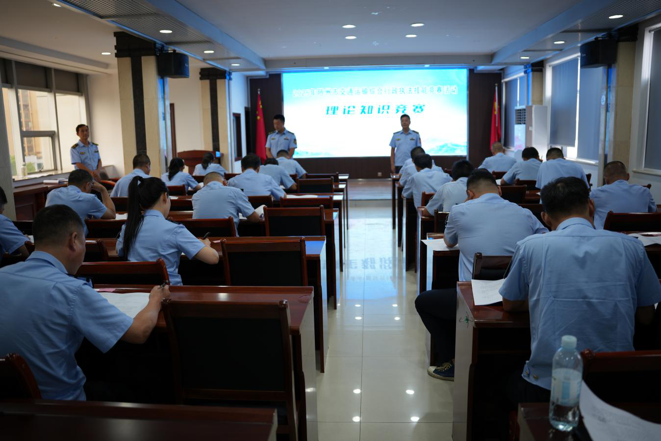 2025��ȫ�н�ͨ�\(y��n)ݔ�C��������(zh��)�����ܸ�(j��ng)ِ�A�M��Ļ