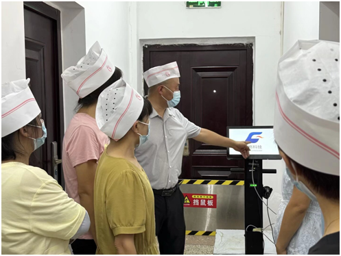 ����(y��u)���I�̭h(hu��n)�������ӵ�һС�W(xu��)��У�^(q��)��͸���N�����_���ջ�ӈA�M�e��