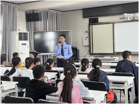 �ƿh�(zh��n)�ڶ�С�W(xu��)����У�y���o(h��)���L ��ȫ���Ν�ͯ��