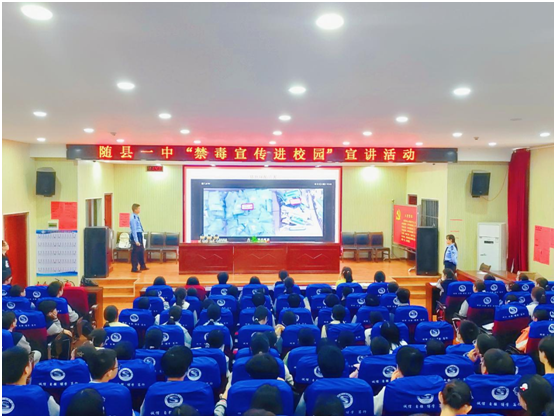 �����������M(j��n)У�@�����v���(d��ng)���M(j��n)�S�hһ��