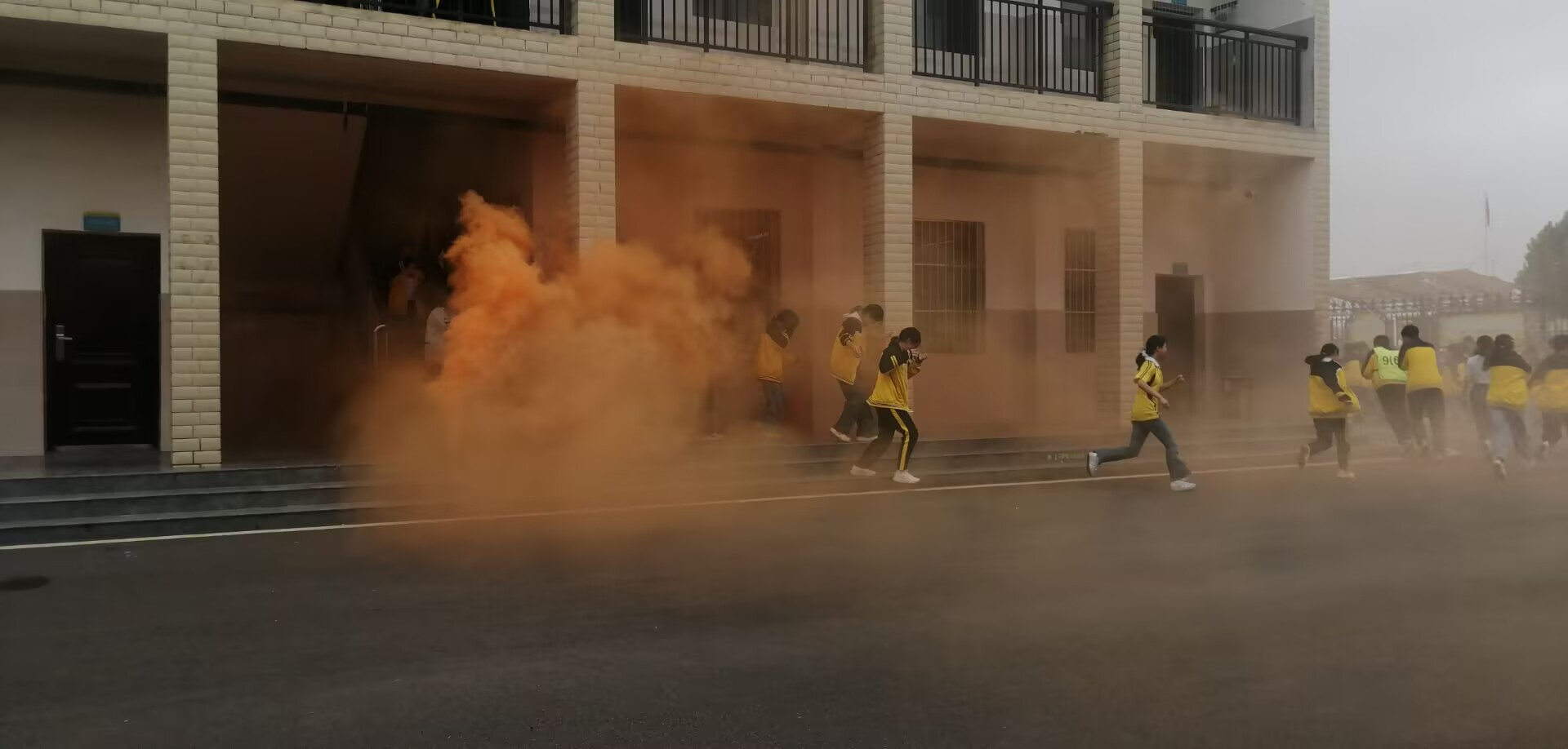 ����(y��u)���I�̭h(hu��n)���������^(q��)���ӵ�һ����(j��)�ЌW(xu��)�ɹ��e��������(y��ng)����ɢ�ݾ�