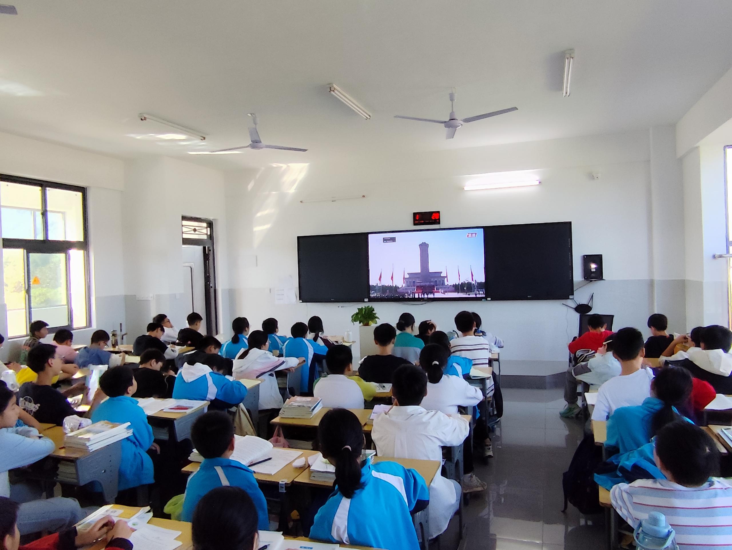 �����(zh��n)���ČW(xu��)У�_(k��i)չ���ӛӢ��־ ���T���A�ꡱ���ϼo(j��)����(d��ng)