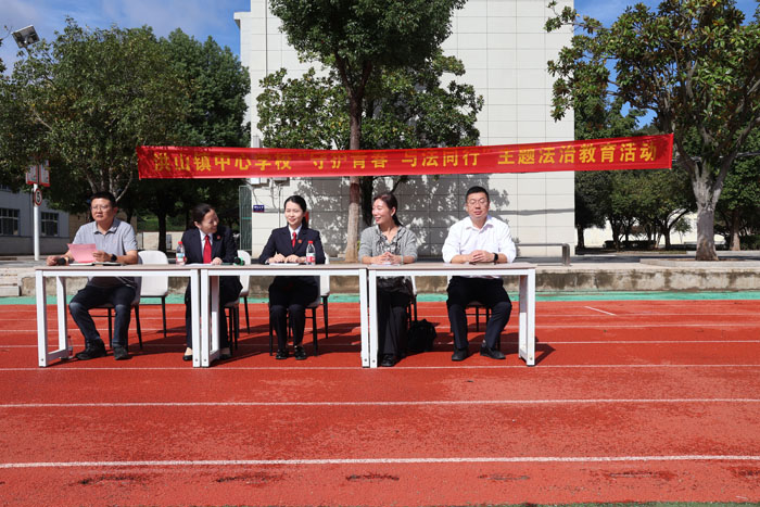 �����ƽ���У�@�С�������(d��ng)���M(j��n)��ɽУ�@