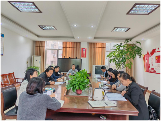 �����(zh��n)���ČW(xu��)У���_�h���(zh��n)��(j��)���������ҹ����߽�(li��n)�w���M(j��n)��(hu��)