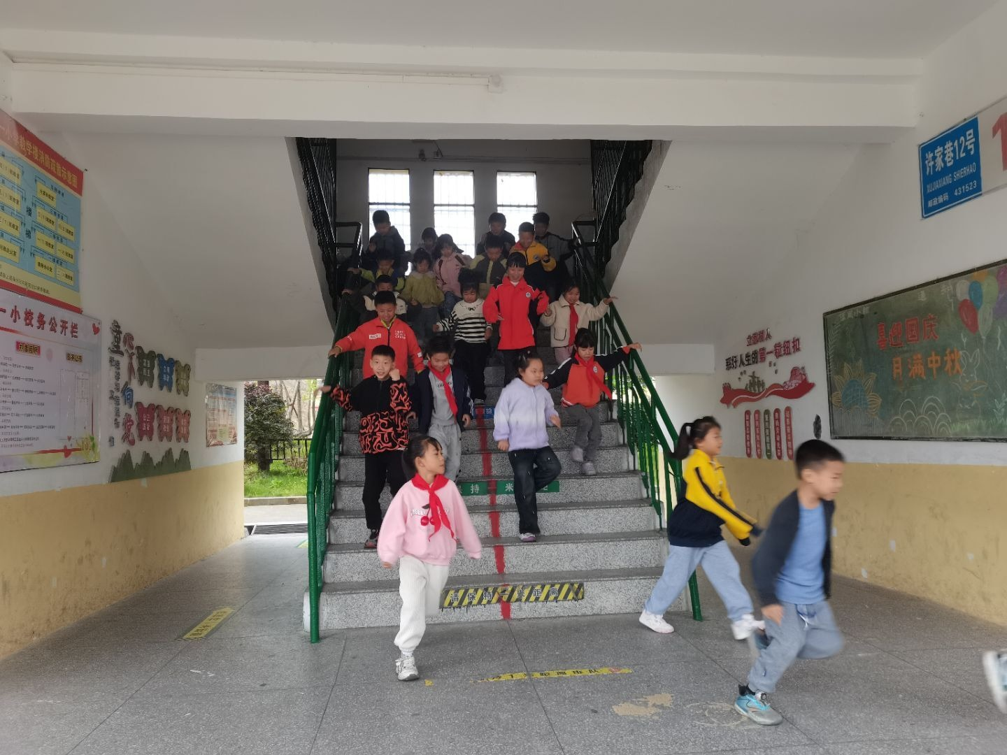 �����(zh��n)��һС�W(xu��)�_չ����(z��i)�p��(z��i)��(y��ng)�������ݾ�