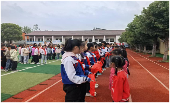 ����(y��u)���I�̭h(hu��n)���������^(q��)���ӵڶ�С�W(xu��)ʮ��У�^(q��)�e�н�������}���