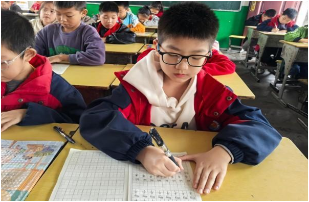 С���(zh��n)����С�W�Գ��_չ���g���ֻ��