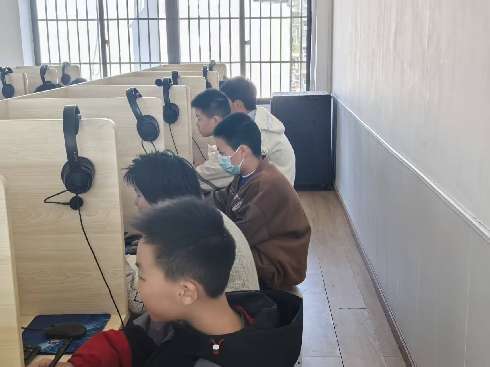 ����(y��u)���I�̭h(hu��n)�����q�S�WУ�e�Д�(sh��)�W˼�S�\�ӕ�