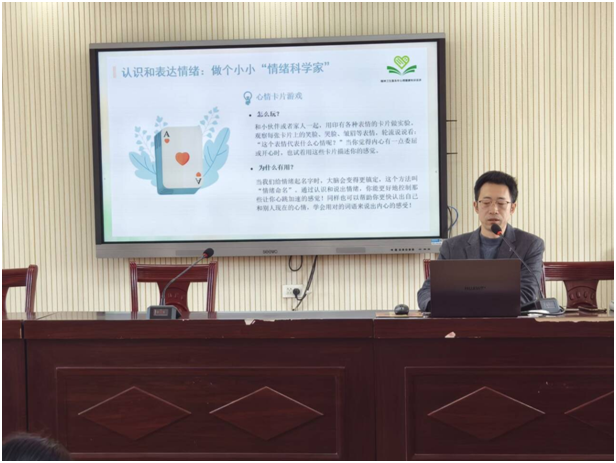 ����(y��u)���I�̭h(hu��n)�������ӵ�һС�W�e�k���������v��  �W����w�ġ�С���ˡ�