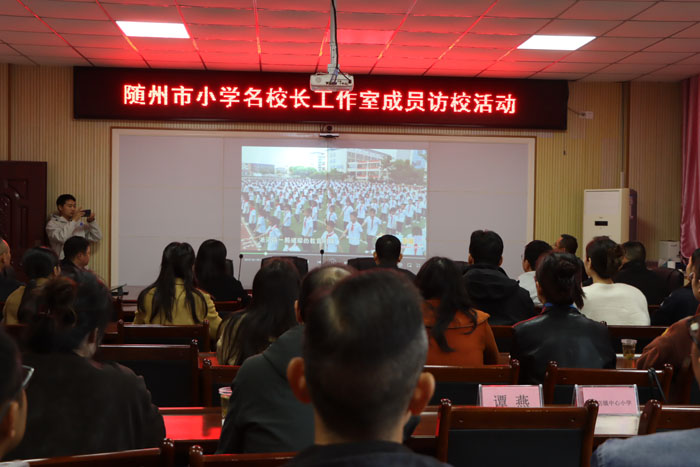 �S�ݡ�С�W(xu��)��У�L�����ҡ����M���Ӷ�С��(li��n)�w��̽�n�����˸��|(zh��)���l(f��)չ·��