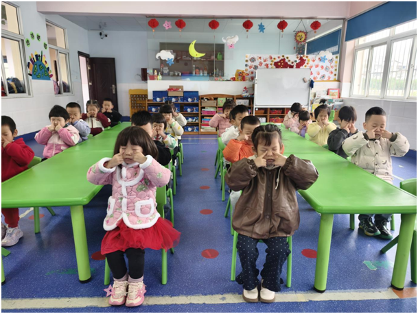 ����(y��u)���I(y��ng)�̭h(hu��n)�����ķ�W(xu��)У�����׃��@�_չ��ҕ���������������}���(d��ng)