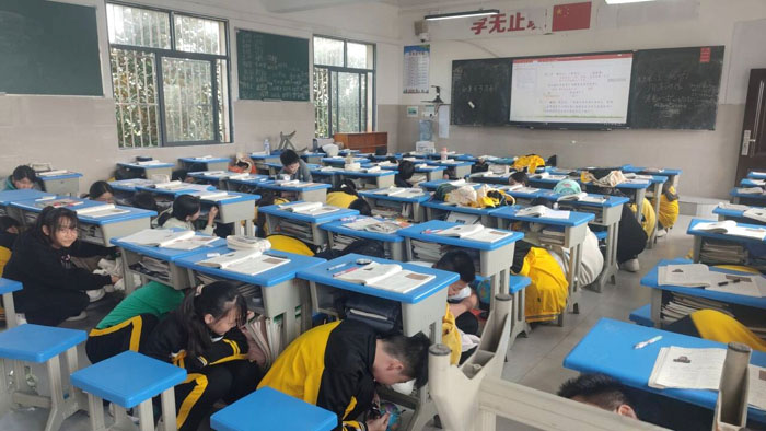 ����(y��u)���I(y��ng)�̭h(hu��n)�������ӵ�һ����(j��)�ЌW(xu��)�e�б���(y��ng)����ɢ�ݾ����(d��ng)