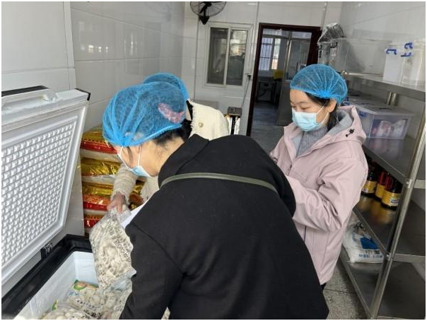 С���(zh��n)����С�W��ʳ�O(ji��n)��ί�T������ʳ�ù���