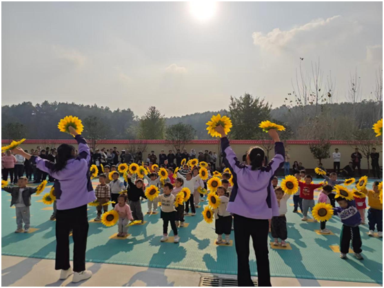 �����ӳͯȤ���\�Ӱ���L����ɽ�(zh��n)�����׃��@�H���\�ӕ����醢Ļ