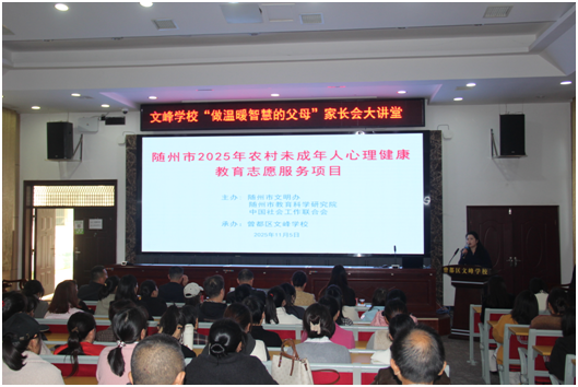 ����(y��u)���I(y��ng)�̭h(hu��n)�����ķ�W(xu��)У�e�k����ů�ǻ۸�ĸ�����L(zh��ng)��(zhu��n)�}�v��