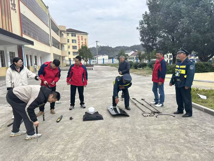 �����(zh��n)��һС�W(xu��)�M(j��n)����С��Ԫ��(y��ng)���ݾ�