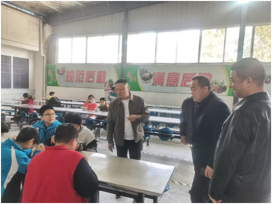 �����(zh��n)���ČW(xu��)У���I(l��ng)��(d��o)ֱ��У�@һ�� ͻ���z�����o(h��)�W(xu��)������ⰲȫ