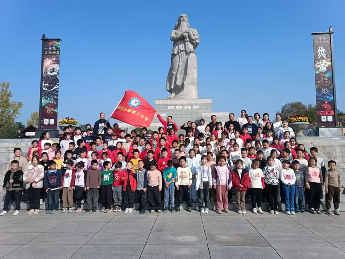 ���n�ðᵽʼ��ʥ�ء�����ɽ�(zh��n)����ͬ���׵۹��ﾰ�^(q��)