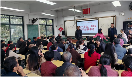 �����(zh��n)���ČW(xu��)У���_(k��i)���꼉(j��)���L(zh��ng)��(hu��)