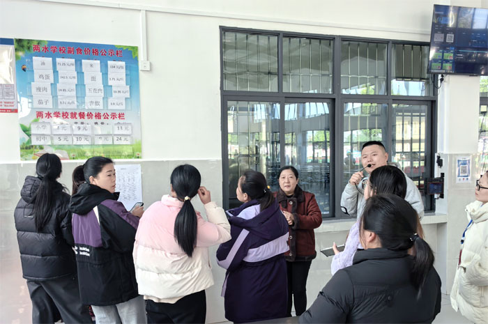 ����(y��u)���I�̭h(hu��n)���������^(q��)��ˮ�W(xu��)У�_չ11��"͸���N��"ʳ���_���ջ��(d��ng)