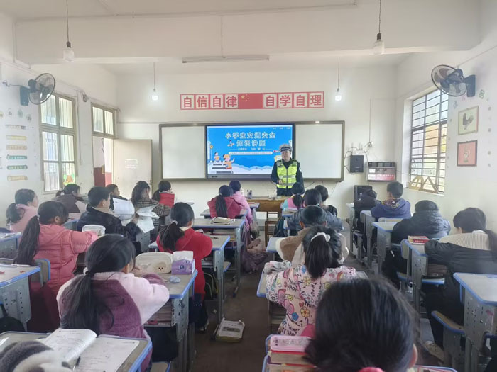 �S�h����(zh��n)����С�W(xu��)�_(k��i)չ��ͨ��ȫ֪�R(sh��)�M(j��n)У�@���(d��ng)