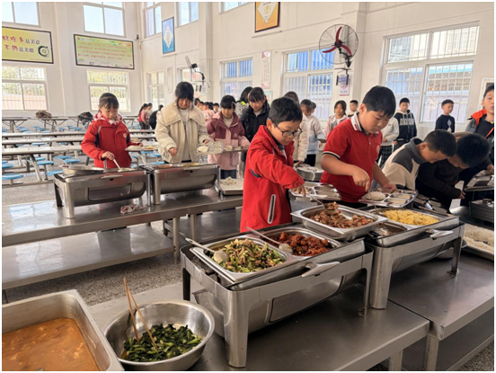 ��ɽ�(zh��n)����С�W(xu��)������������Ժá��ĵ�׃  һ���l(xi��ng)��С�W(xu��)�ġ�ʳ������(sh��)�`�c���˓�(d��n)��(d��ng)