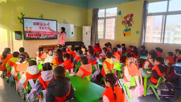 ���ۘ�С�W(xu��)�׃��@�e��������ȫ�ݾ����