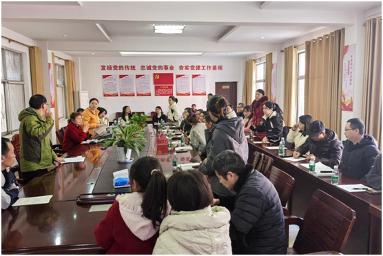 ����(y��u)���I(y��ng)�̭h(hu��n)��������һ��У�@�_(k��i)���ջ��(d��ng)�A�M��Ļ