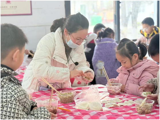 �q�S�W(xu��)У�e�а���ӻ��(d��ng)