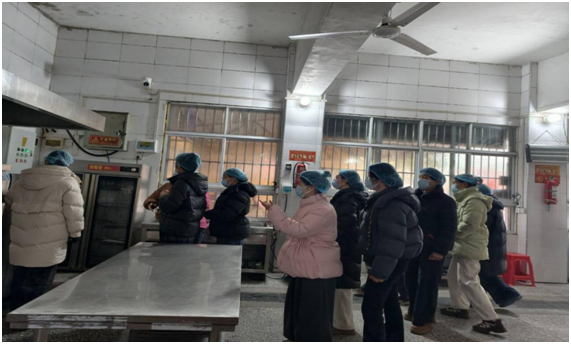 �S�h�����(zh��n)С�W(xu��)�e�k�ڶ�����ʳ�O(ji��n)�����L(zh��ng)ί�T��(hu��)