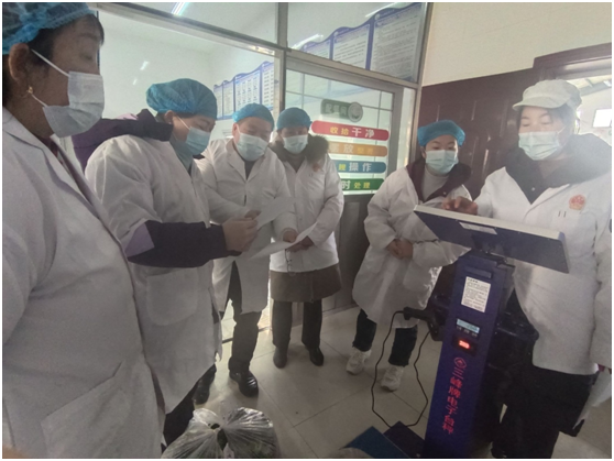 ��ɽ�(zh��n)��ȪС�W(xu��)����У������ꖹ�ʳ�á�  �O(ji��n)���o������(sh��)��ʳ�á�