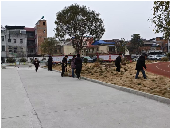 �ƿh�(zh��n)�ڶ�С�W�_չУ�@��߳����