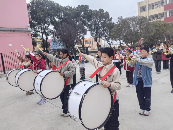 �S�h��ɽ���W(xu��)У��F(tu��n)չ�ݣ��������� ��ˇ�x��