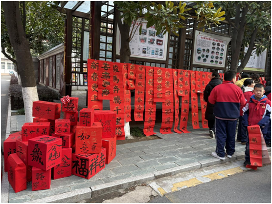 ����(y��u)���I�̭h(hu��n)���������^(q��)���С�W(xu��)�e�k���Ҟ��R�ꌑ��(li��n)��У�@С�����Ҵ�(li��n)չ