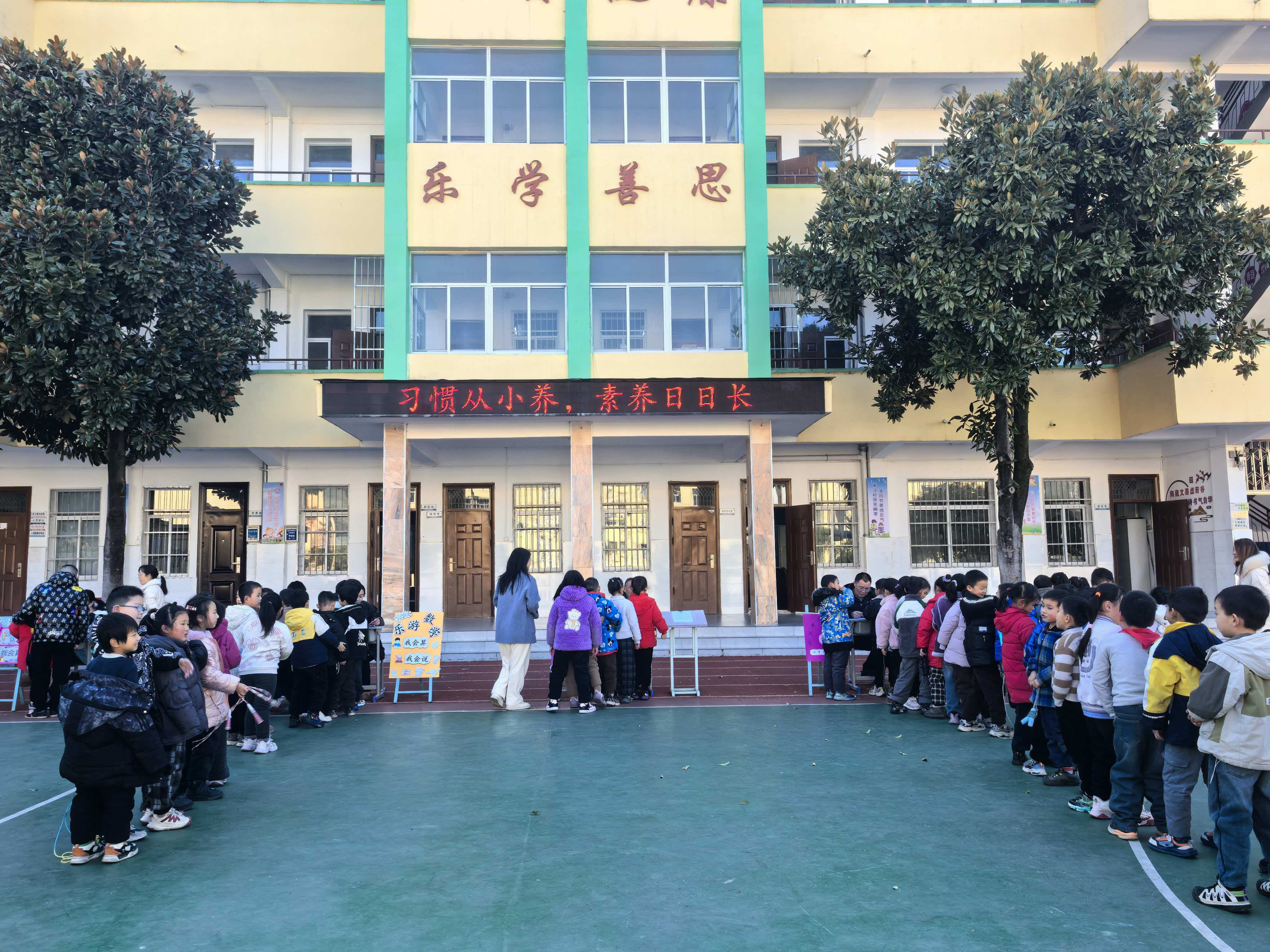 �L���(zh��n)����С�W�e��һ���꼉�������B(y��ng)���˻��