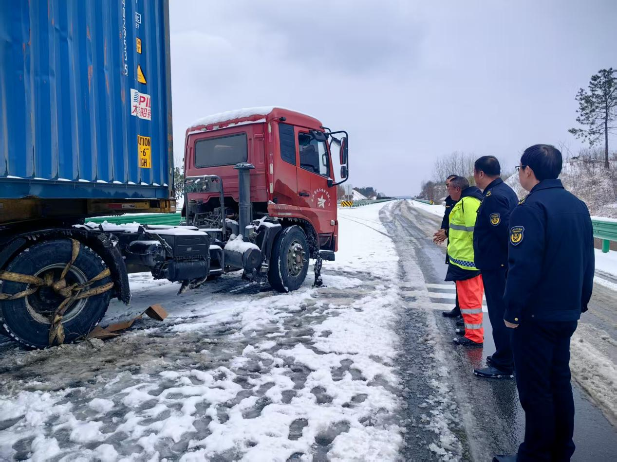 ѩ��δ����ů�Ĳ�ȱλ���S�ݽ�ͨ��(zh��)�����È��؜�ů�󺮚w;