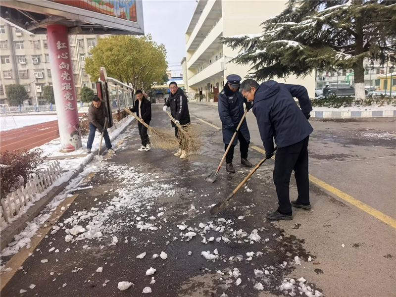 �ƿh�(zh��n)����Уί��(hu��)ð����ѩ��ƽ��