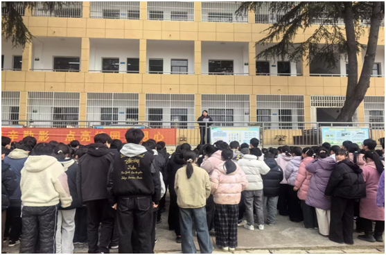 �߳��(zh��n)���ČW(xu��)У����(sh��)�_չ���_�W(xu��)��ȫ��һ�n�����}���(d��ng)