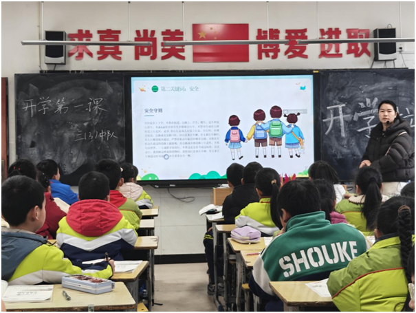 ����(y��u)���I�̭h(hu��n)���������^(q��)���ӵ�һС�W(xu��)�_չ���_�W(xu��)��һ�n�����}��ꠕ����